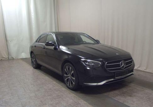 Mercedes-Benz E 300, 2022 3