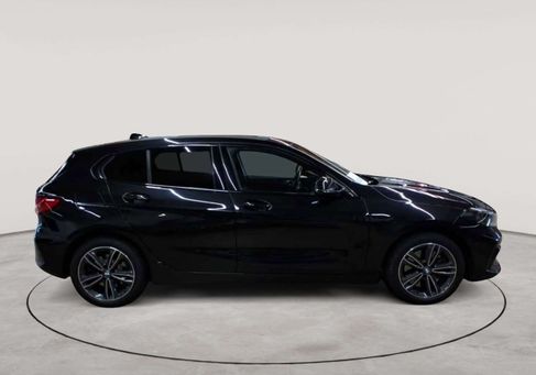 BMW 120, 2022 3