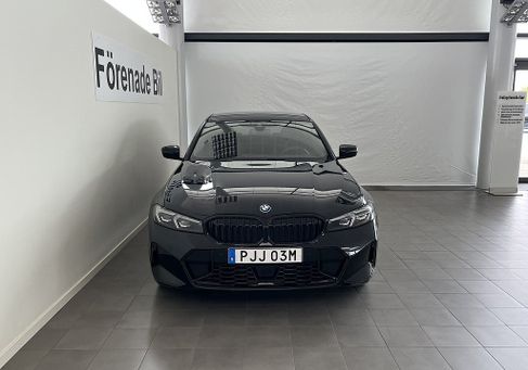 BMW 330, 2025