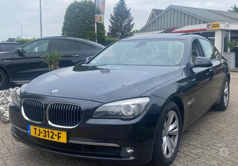 BMW 730, 2010