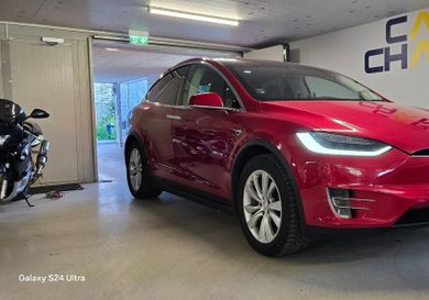 Tesla Model X, 2017