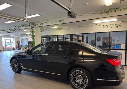 BMW 750, 2016