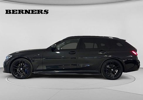 BMW 330, 2021