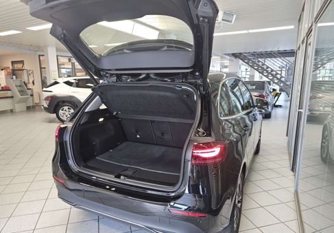 Mercedes-Benz B 180, 2025