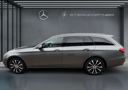 Mercedes-Benz E 300, 2022