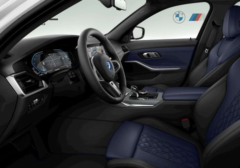 BMW 330, 2021