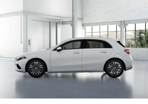 Mercedes-Benz A 250, 2025