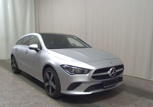 Mercedes-Benz CLA 200, 2022