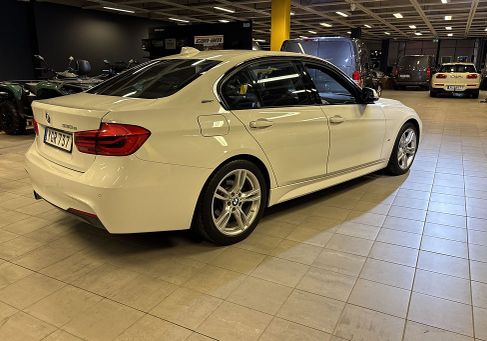 BMW 330, 2017