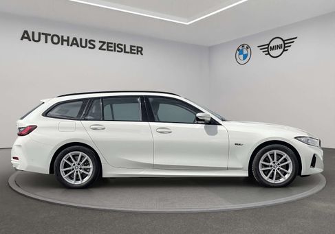 BMW 330, 2023