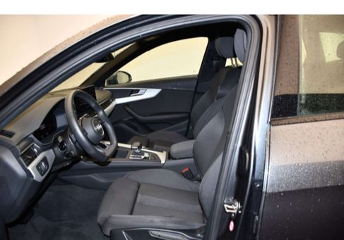 Audi A4, 2023