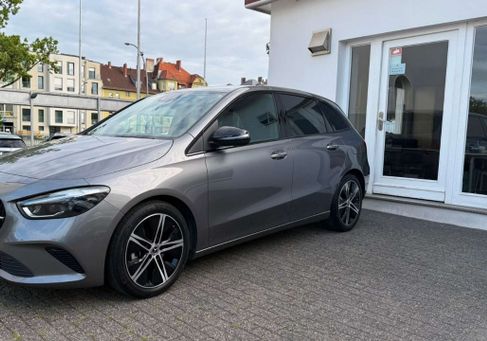 Mercedes-Benz B 180, 2023