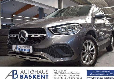 Mercedes-Benz GLA 200, 2021