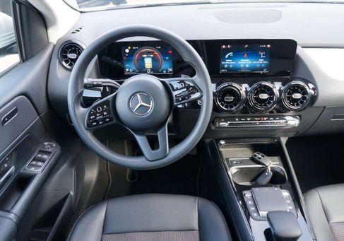 Mercedes-Benz B 180, 2021 3