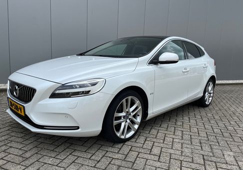 Volvo V40, 2016