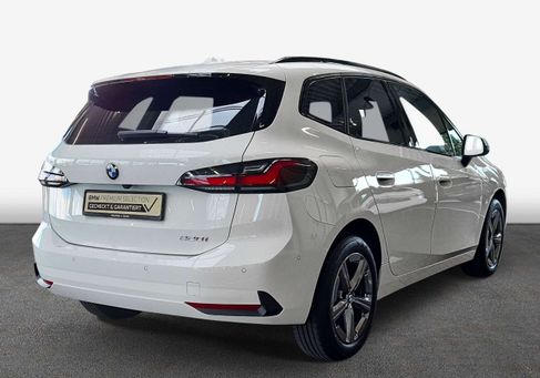 BMW 220, 2025 2