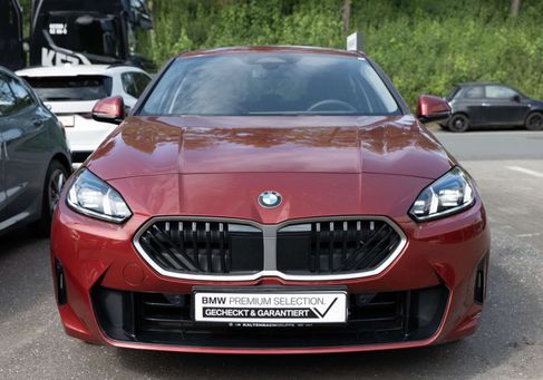 BMW 120, 2025 3