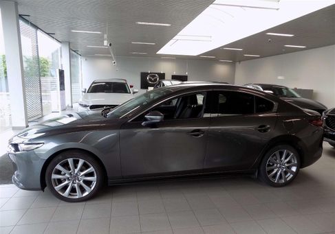 Mazda 3, 2022