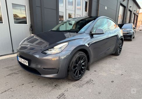 Tesla Model Y, 2021