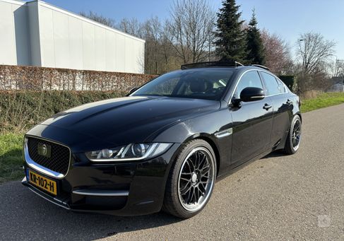 Jaguar XE, 2016