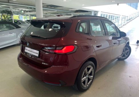 BMW 220, 2025