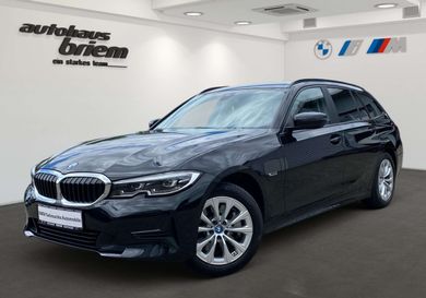 BMW 330, 2022