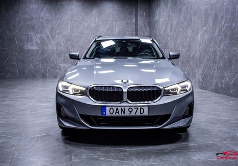 BMW 330, 2023