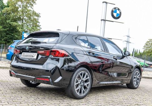 BMW 120, 2025 2