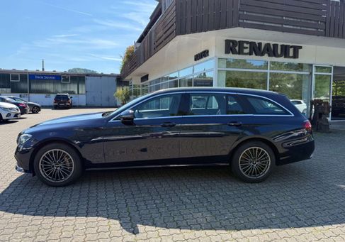 Mercedes-Benz E 300, 2022 3