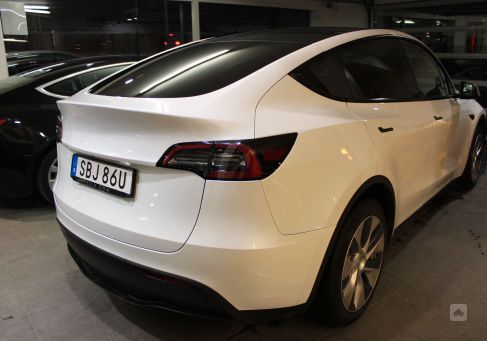 Tesla Model Y, 2021