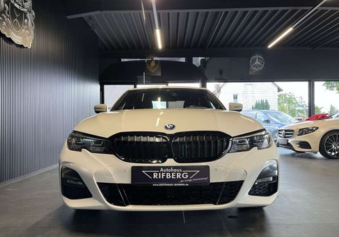BMW 330, 2022