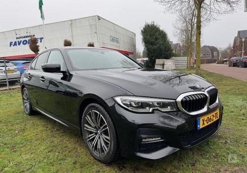 BMW 330, 2019