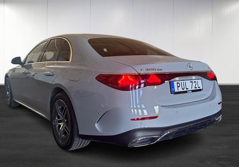 Mercedes-Benz E 300, 2026 3