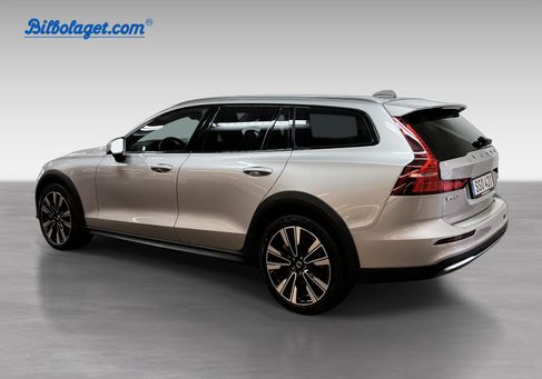 Volvo V60 Cross Country, 2024