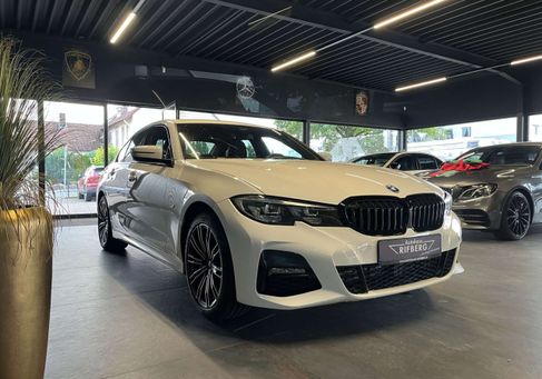 BMW 330, 2022
