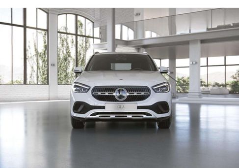 Mercedes-Benz GLA 200, 2021