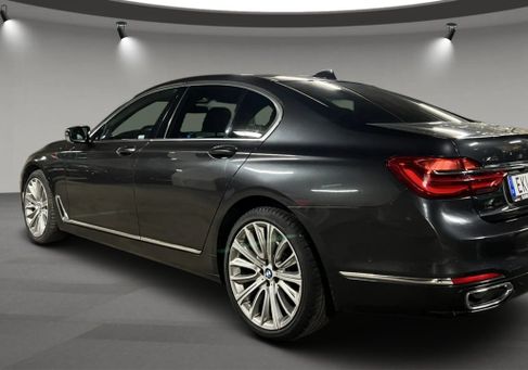 BMW 730, 2017