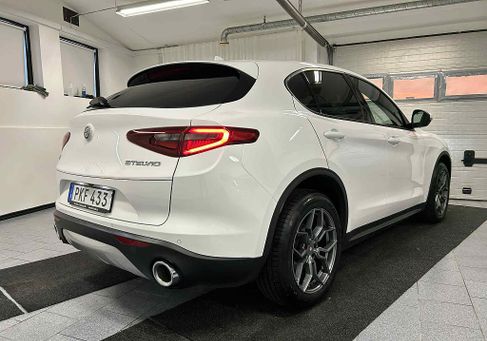 Alfa Romeo Stelvio, 2017