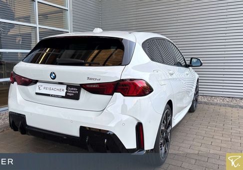 BMW 120, 2025 2
