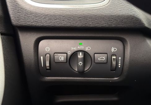 Volvo V40, 2018