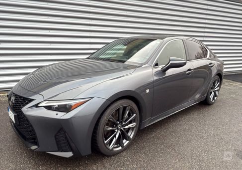 Lexus IS, 2022