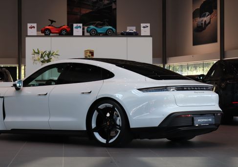 Porsche Taycan, 2021