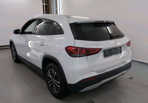Mercedes-Benz GLA 250, 2022