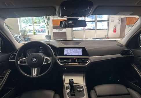 BMW 330, 2020