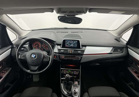 BMW 218, 2017
