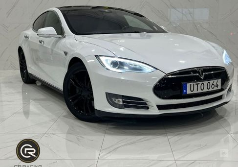 Tesla Model S, 2015