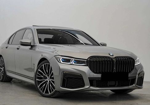 BMW 745, 2019