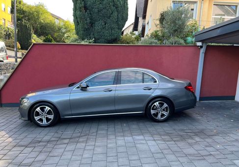 Mercedes-Benz E 220, 2018 3