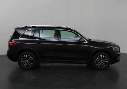 Mercedes-Benz GLB 180, 2025