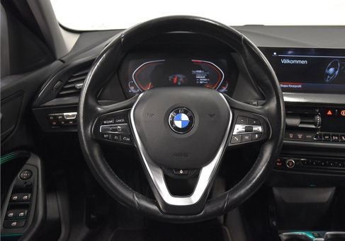 BMW 120, 2022